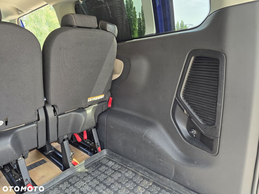 Ford Tourneo Custom - 20
