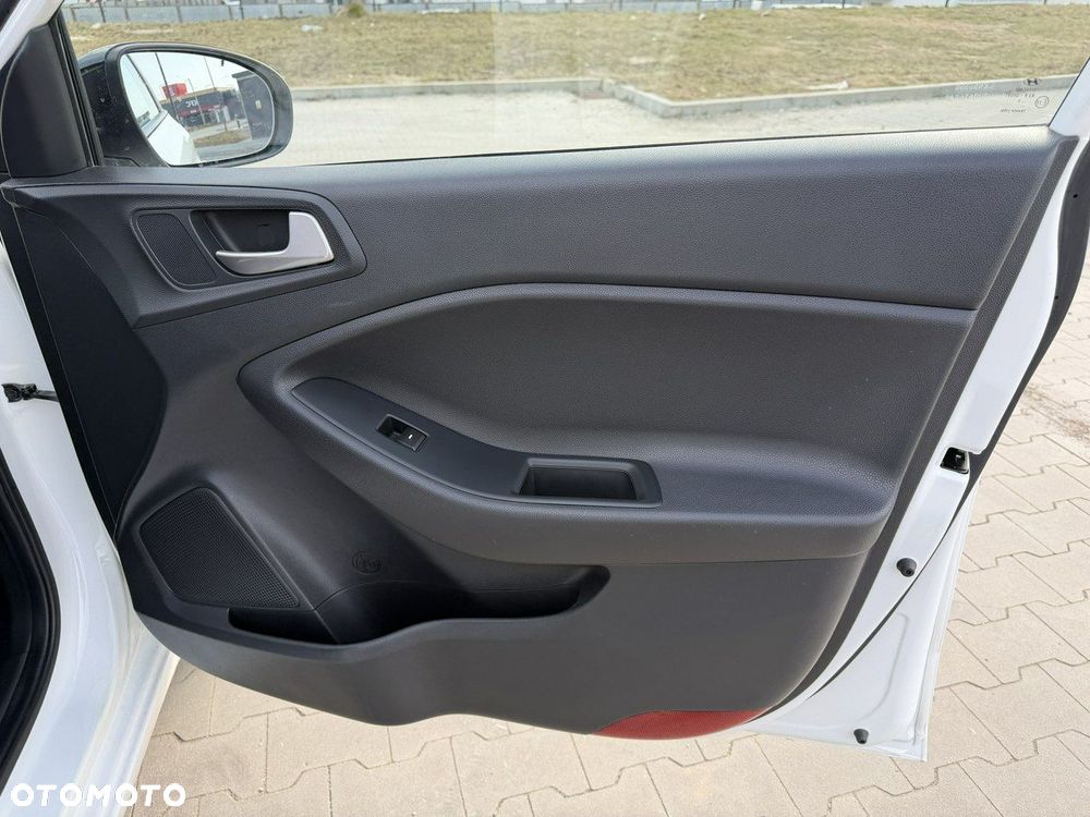 Hyundai i20 blue 1.2 YES!+ - 36
