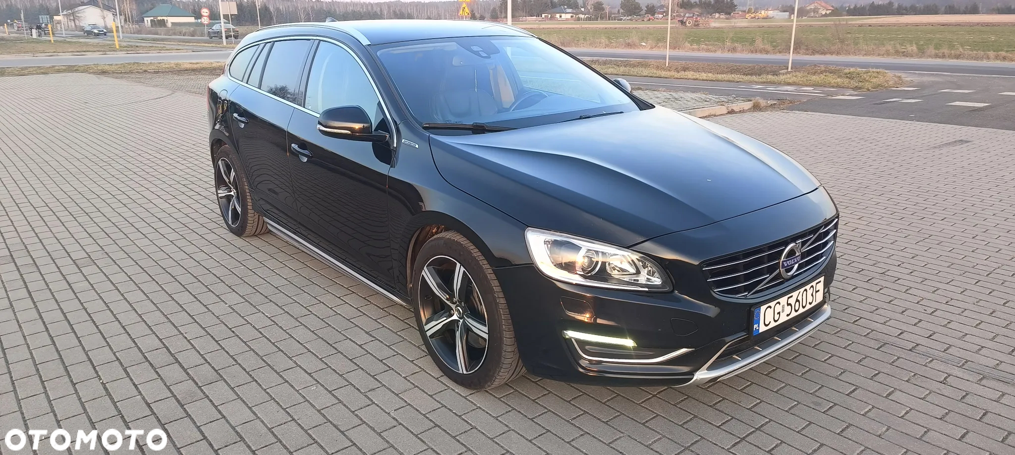 Volvo V60 D6 AWD Plug-in Hybrid Summum - 3