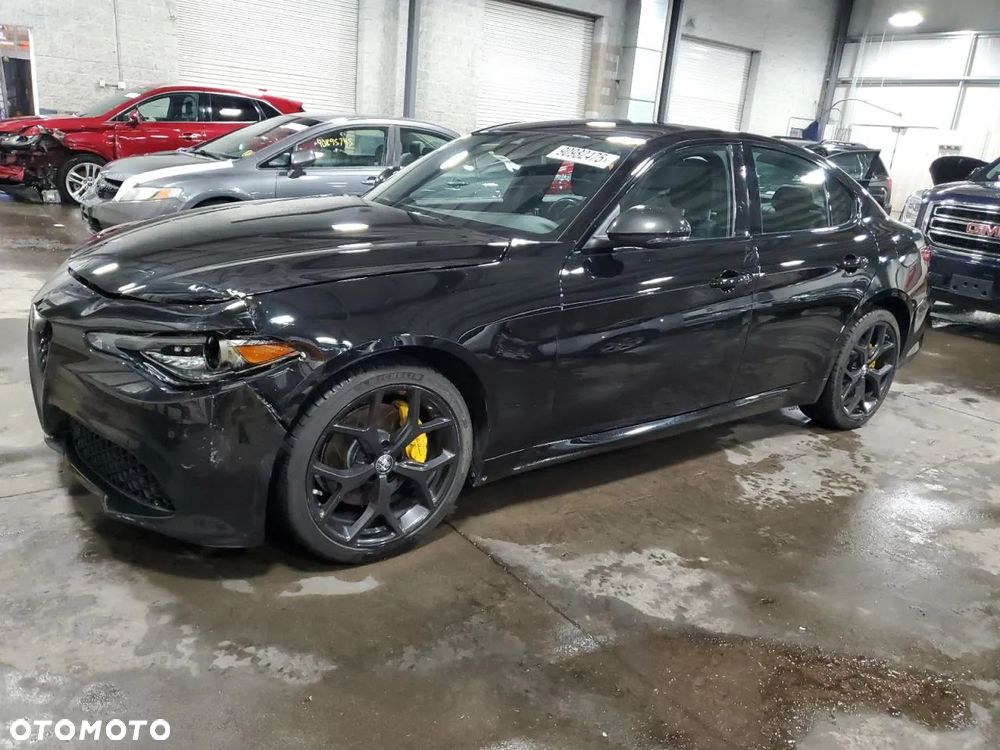 Alfa Romeo Giulia 2.0 Turbo 16V AT8-Q4 Veloce Ti - 2