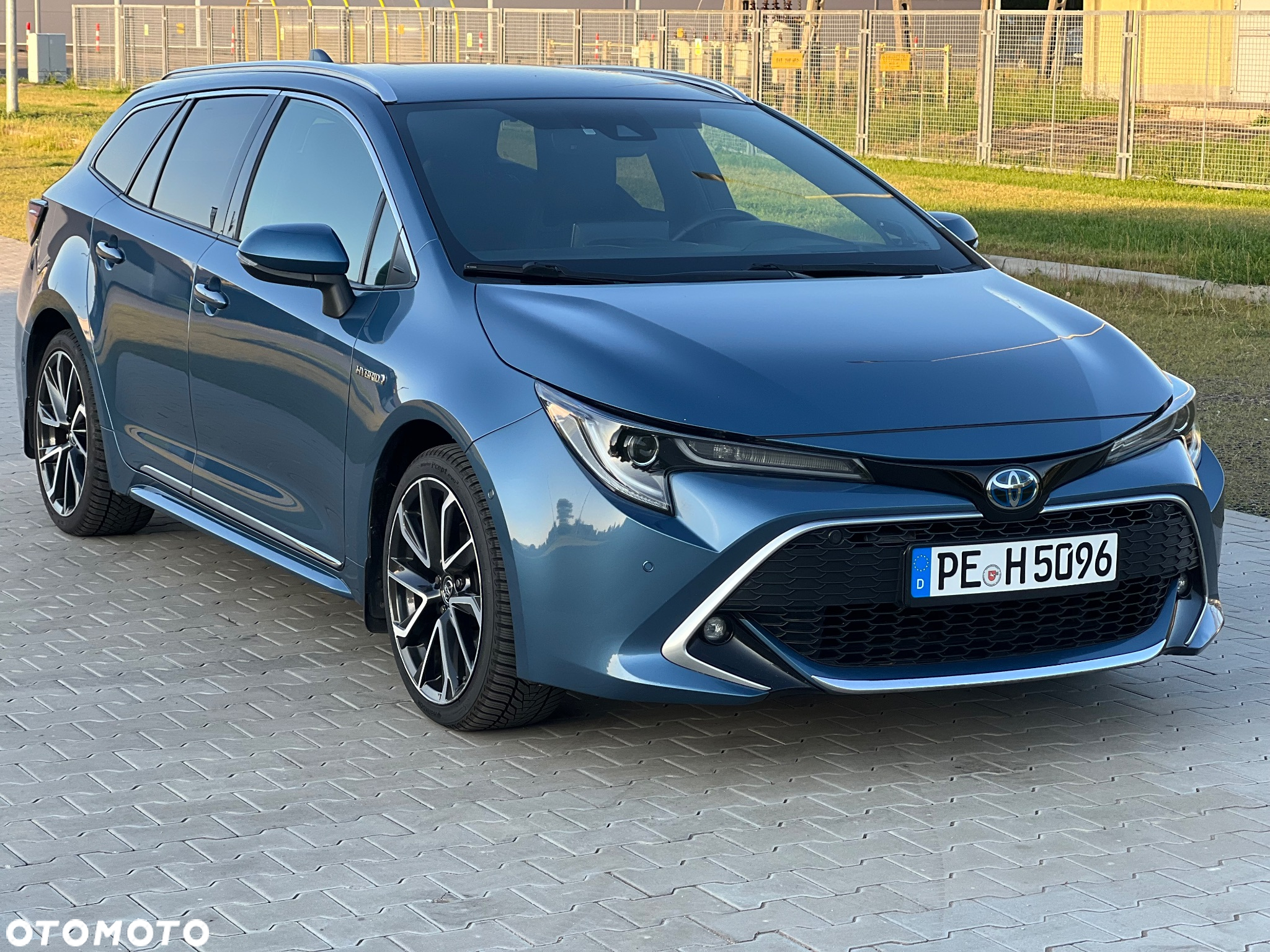 Toyota Corolla 2.0 Hybrid Touring Sports Team Deutschland - 8