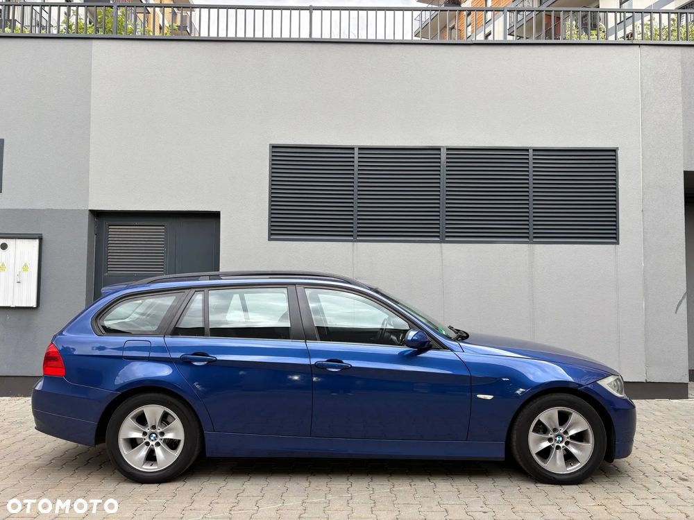 BMW Seria 3 320i - 5