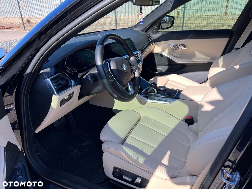 BMW Seria 3 330i xDrive Luxury Line - 13