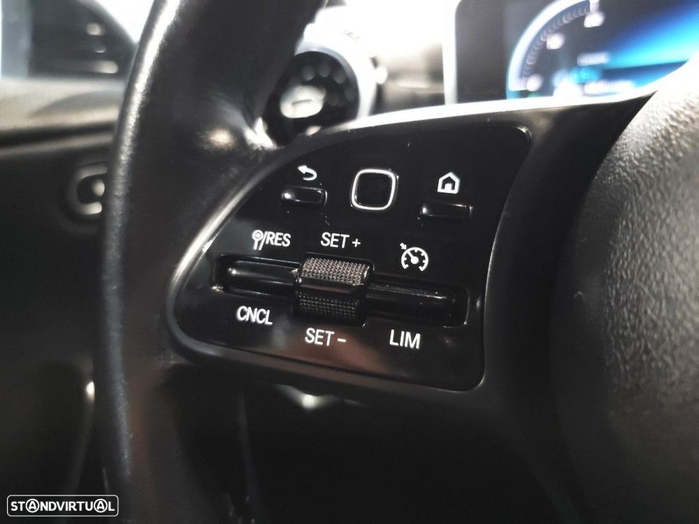 Mercedes-Benz CLA 180 d Shooting Brake AMG Line Aut. - 30