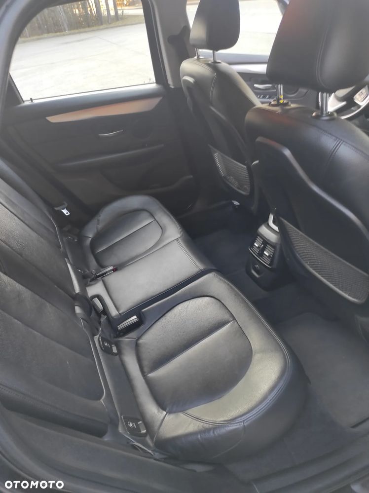 BMW Seria 2 218d - 28