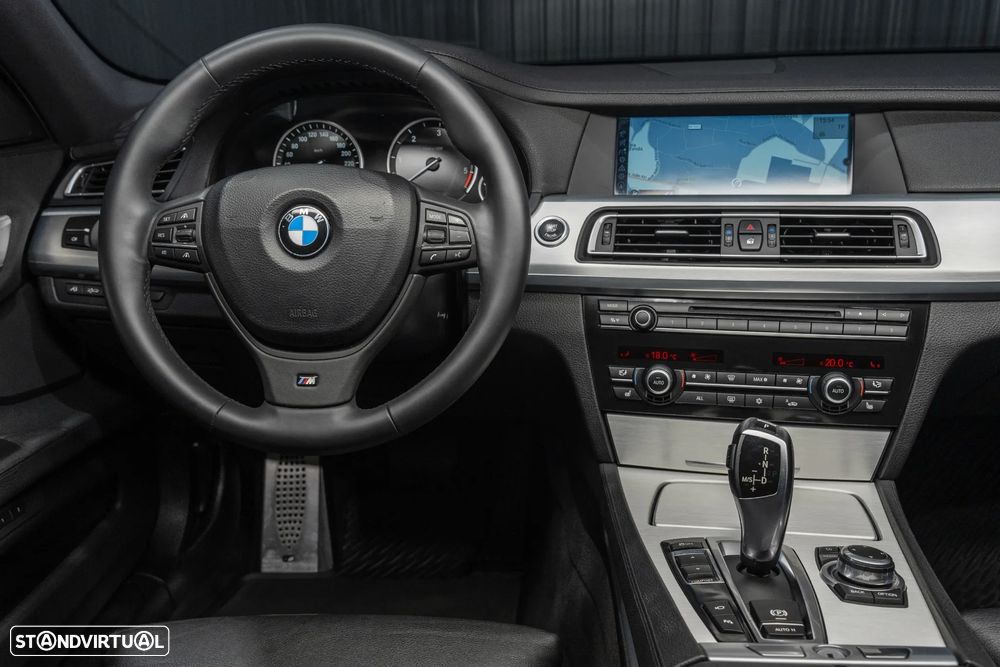 BMW 740 d Pack M - 7