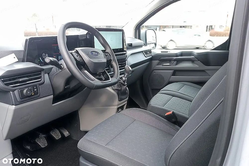 Ford Tourneo Custom - 10