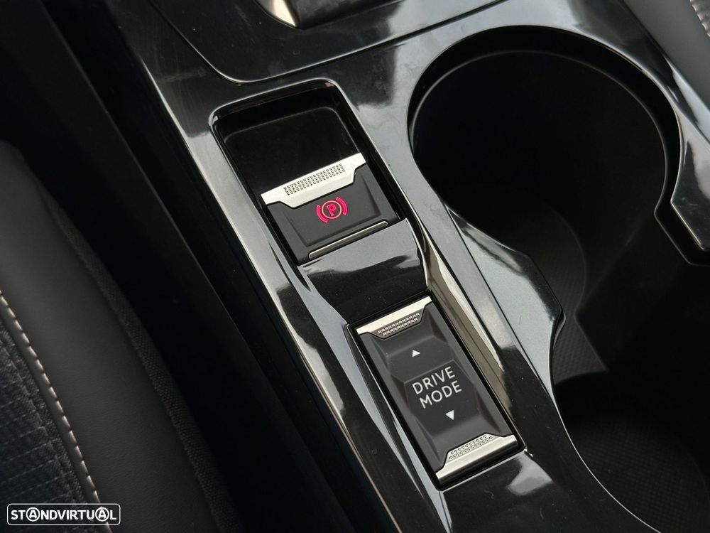 Peugeot 208 1.2 Hybrid Allure e-DCS6 - 24