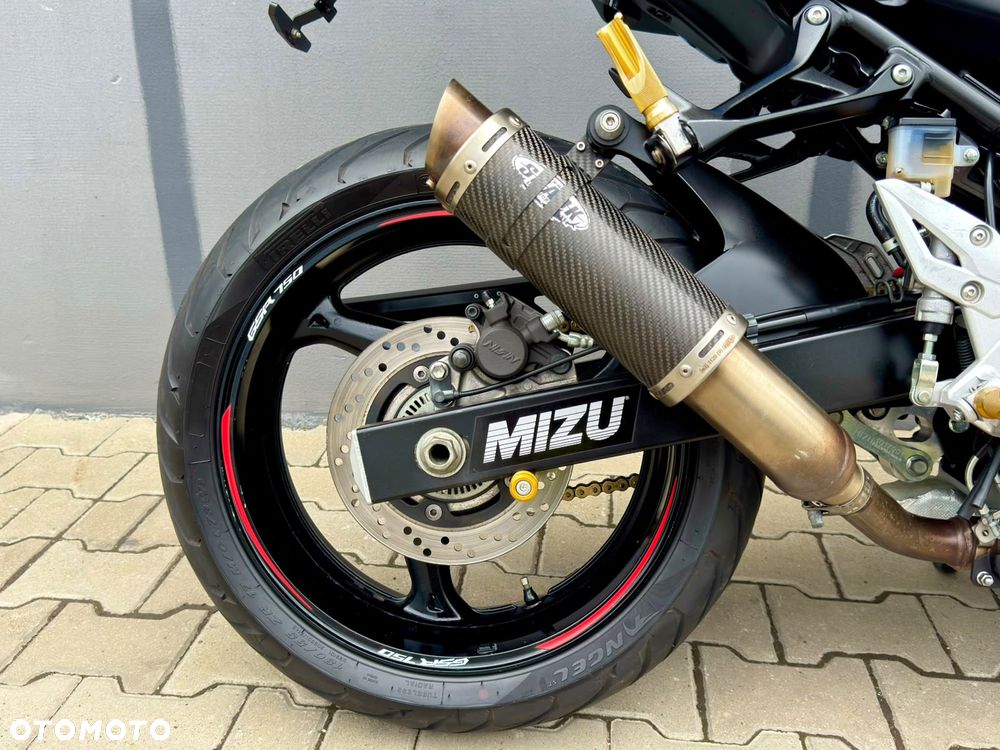 Suzuki GSR - 9