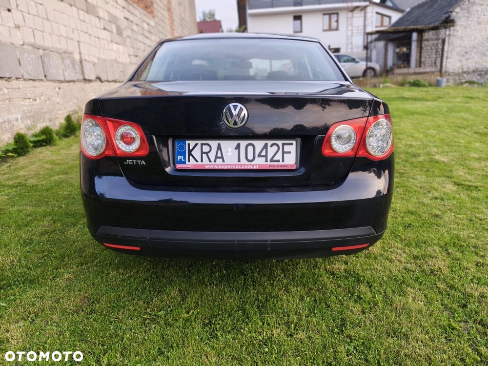Volkswagen Jetta - 4