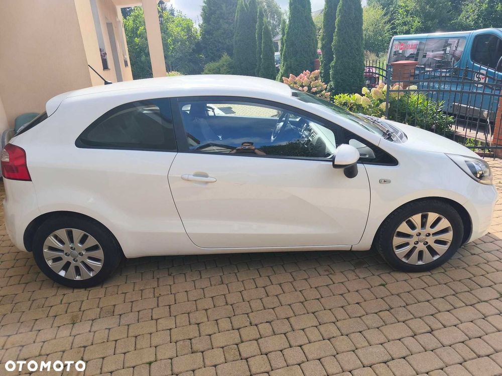 Kia Rio - 1