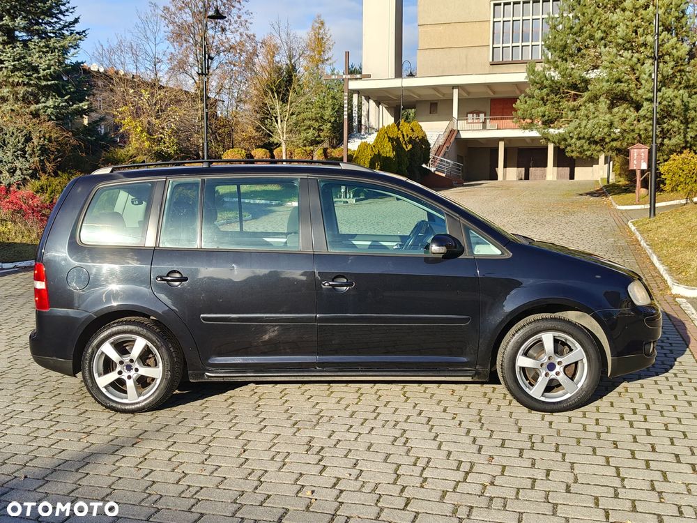 Volkswagen Touran 2.0 FSI Highline - 2