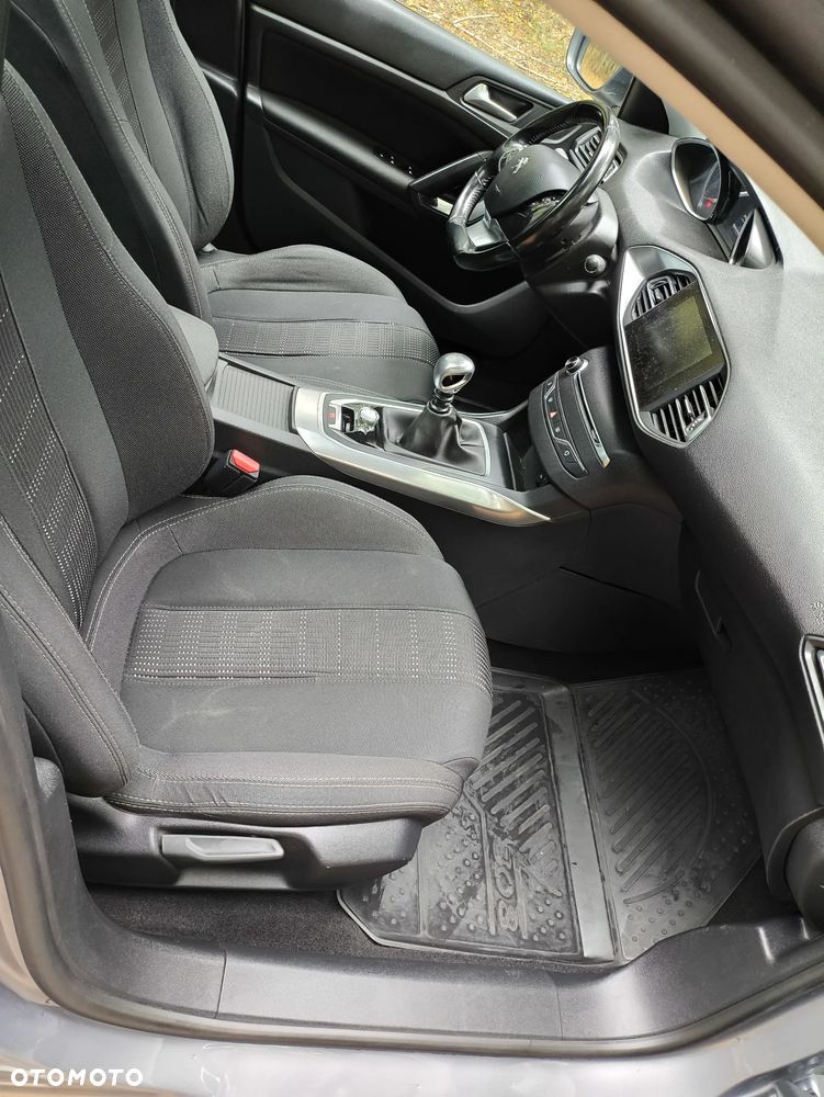 Peugeot 308 - 8
