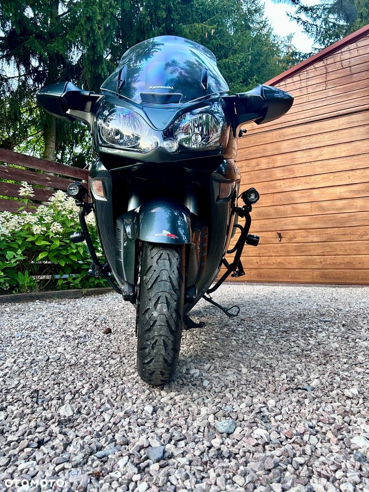 Kawasaki GTR - 6