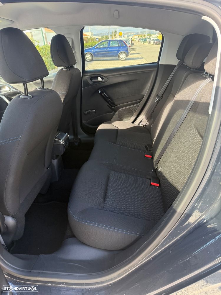 Peugeot 208 1.2 PureTech Active - 10