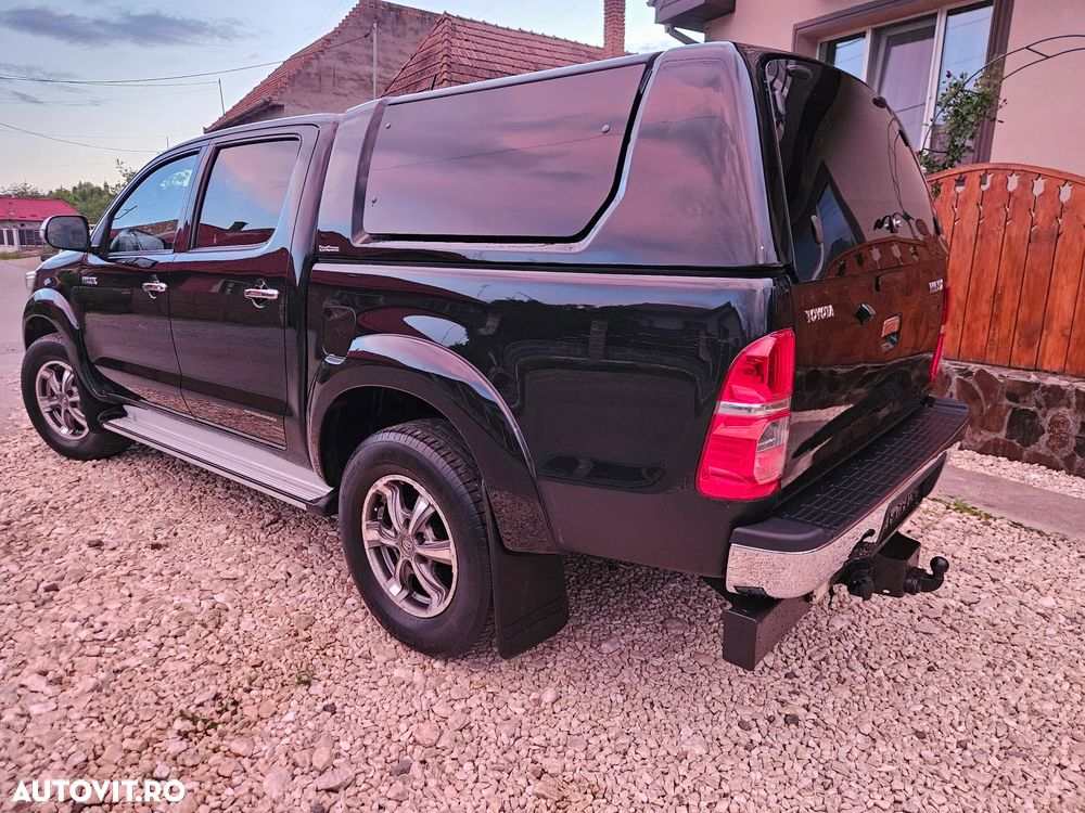 Toyota Hilux 4x4 Double Cab Executive - 13