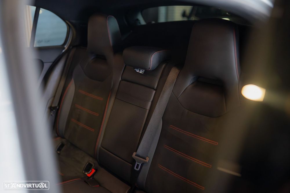 Mercedes-Benz A 250 e 8G-DCT AMG Line - 26