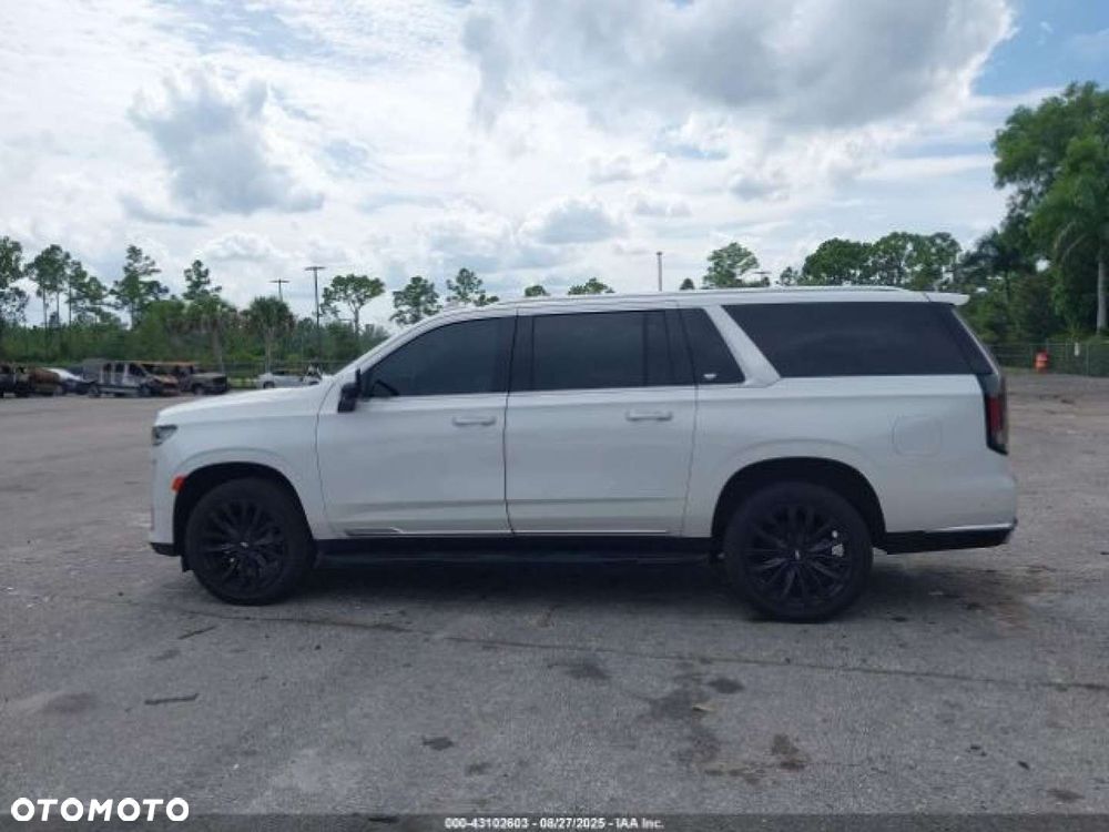 Cadillac Escalade - 4