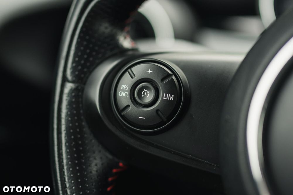 MINI John Cooper Works - 25