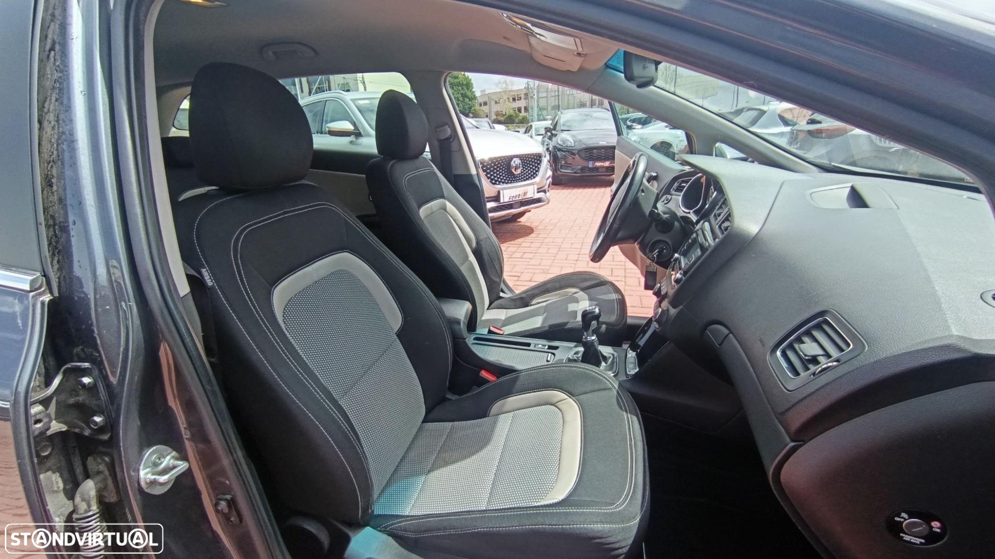 Kia Ceed SW 1.6 CRDi ECO - 11