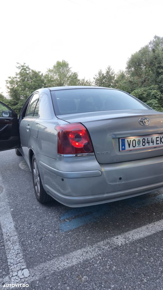 Toyota Avensis 1.6 Sedan Luna - 3