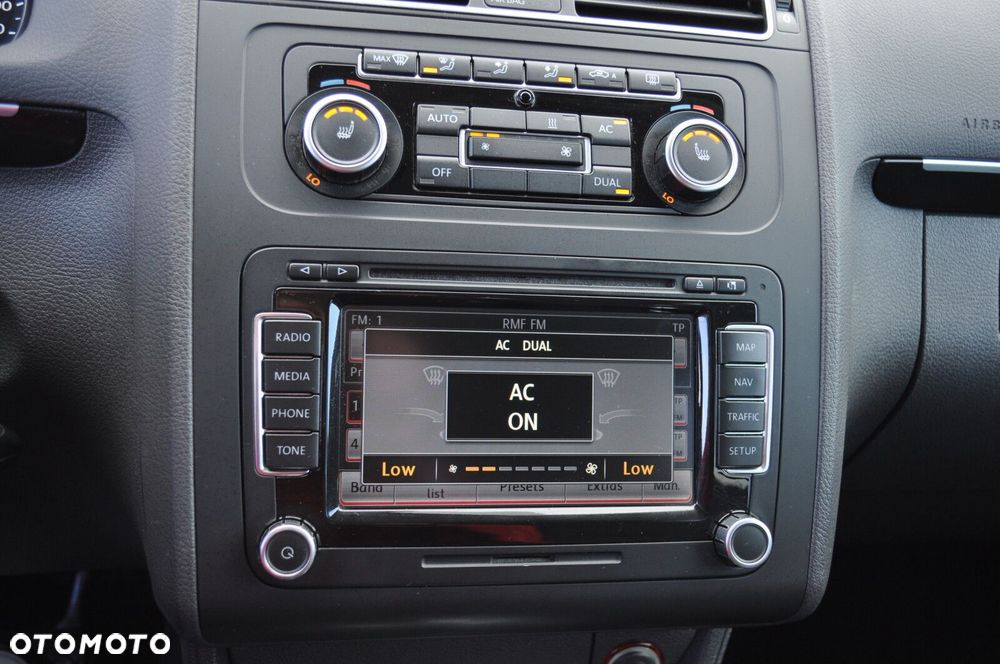 Volkswagen Touran - 12