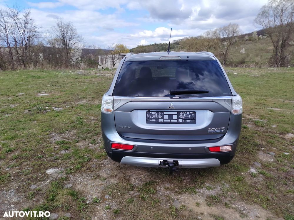 Mitsubishi Outlander 2.0 4WD Plus - 3