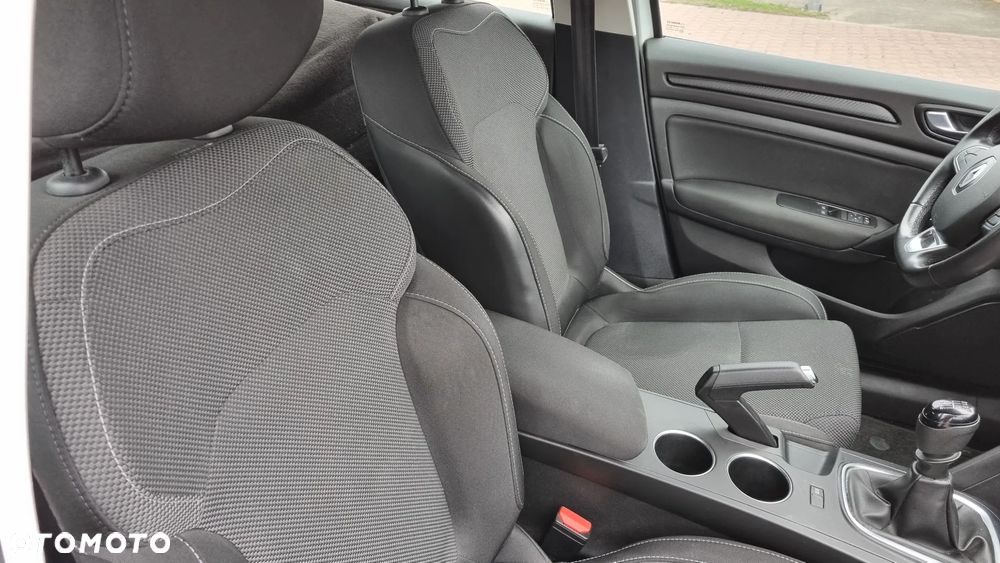 Renault Megane 1.5 Blue dCi Business - 25