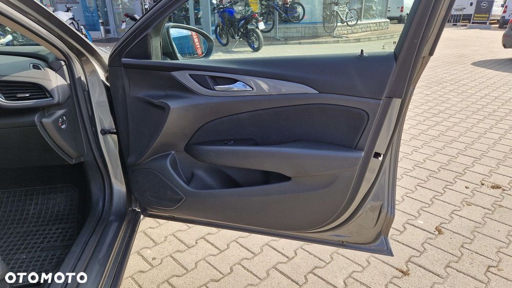 Opel Insignia 1.5 T Enjoy S&S - 23