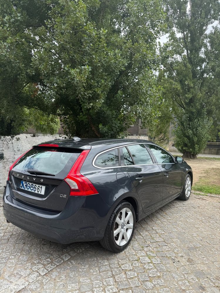 Volvo V60 2.0 D2 R-Design - 2