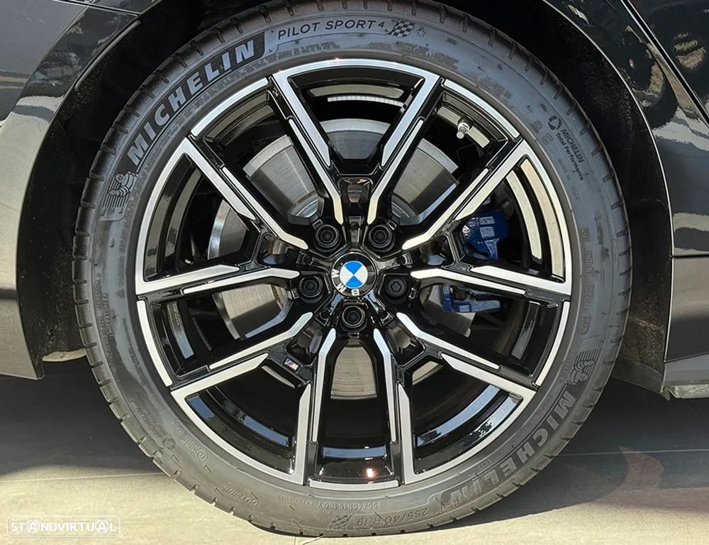 BMW i4 eDrive40 Pack Desportivo M - 18
