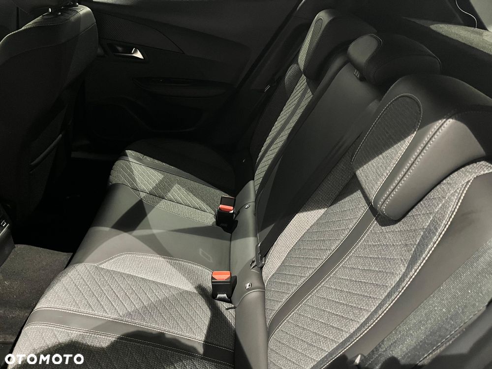 Peugeot 2008 1.2 PureTech Allure Pack S&S EAT8 - 16