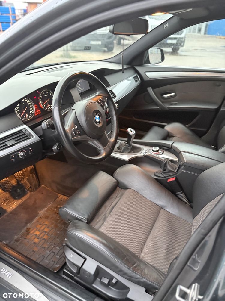 BMW Seria 5 523i Touring - 8