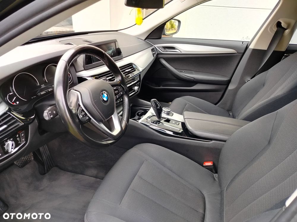 BMW Seria 5 520d xDrive Sport - 11