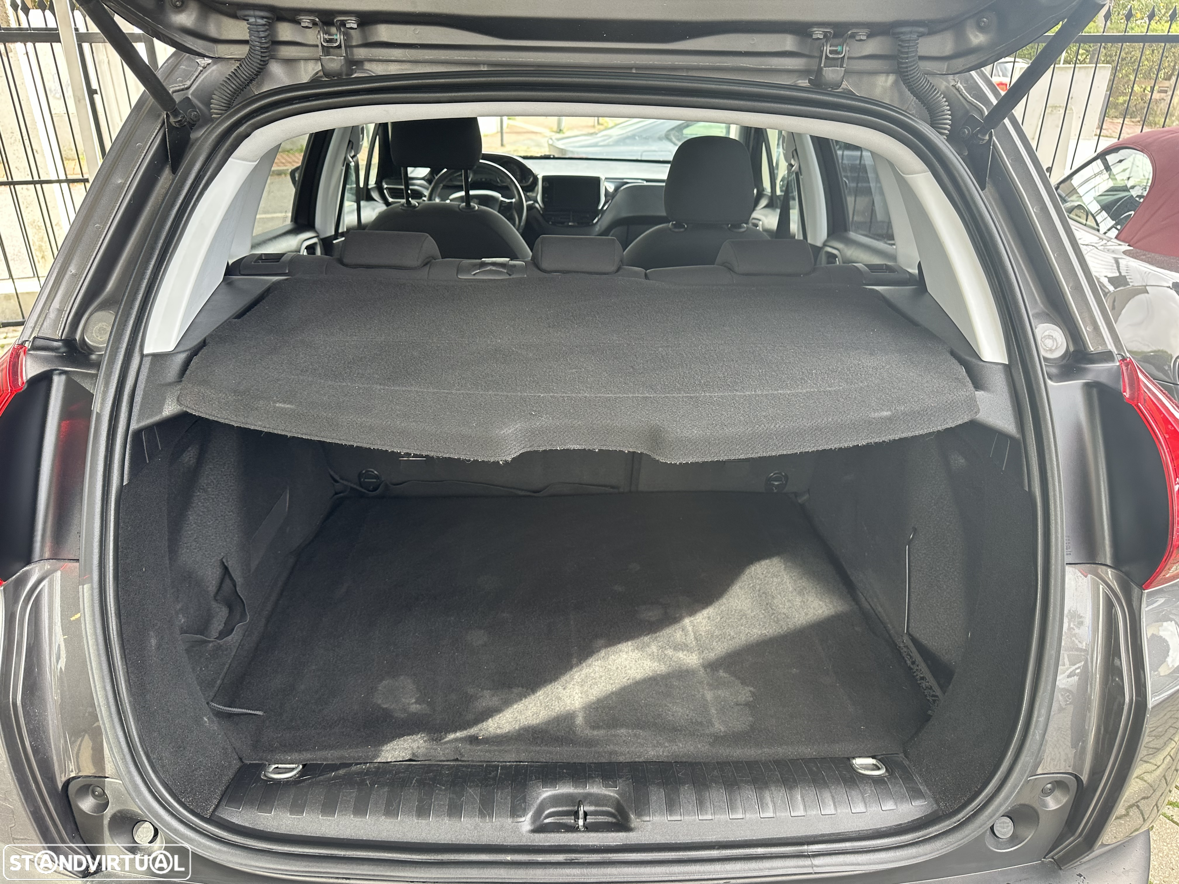 Peugeot 2008 1.2 PureTech Style - 8