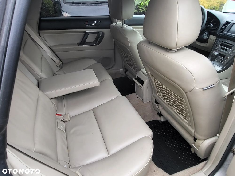 Subaru Legacy 3.0 H6 - 8