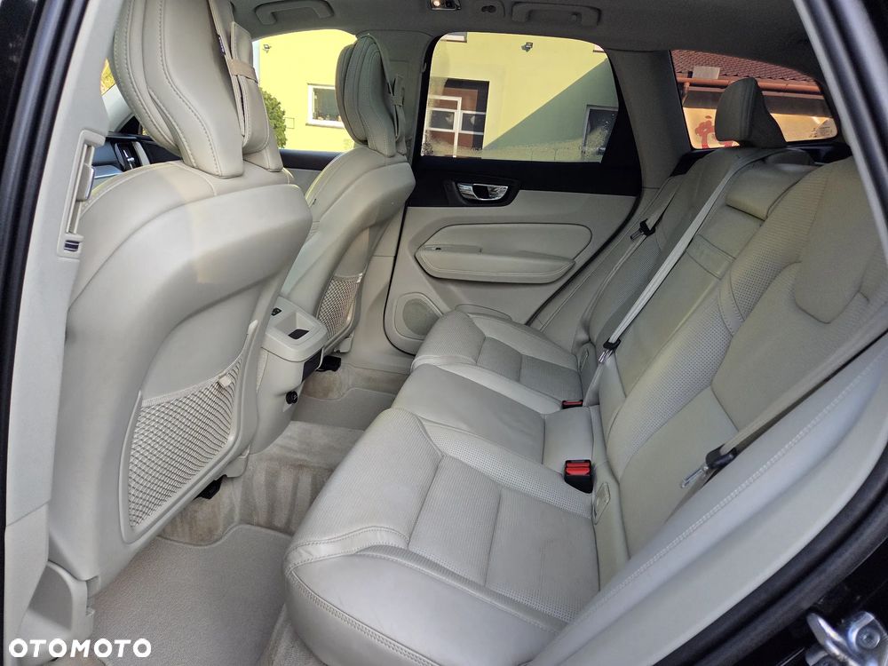 Volvo XC 60 D5 AWD Geartronic Inscription - 22
