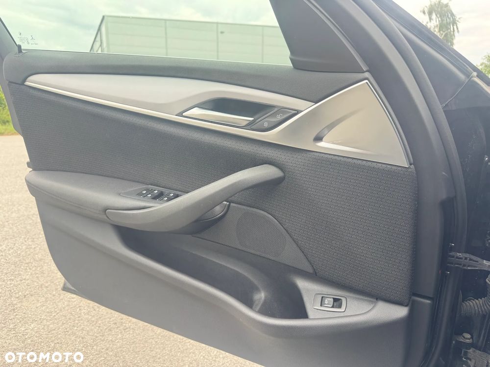 BMW Seria 5 530i - 11