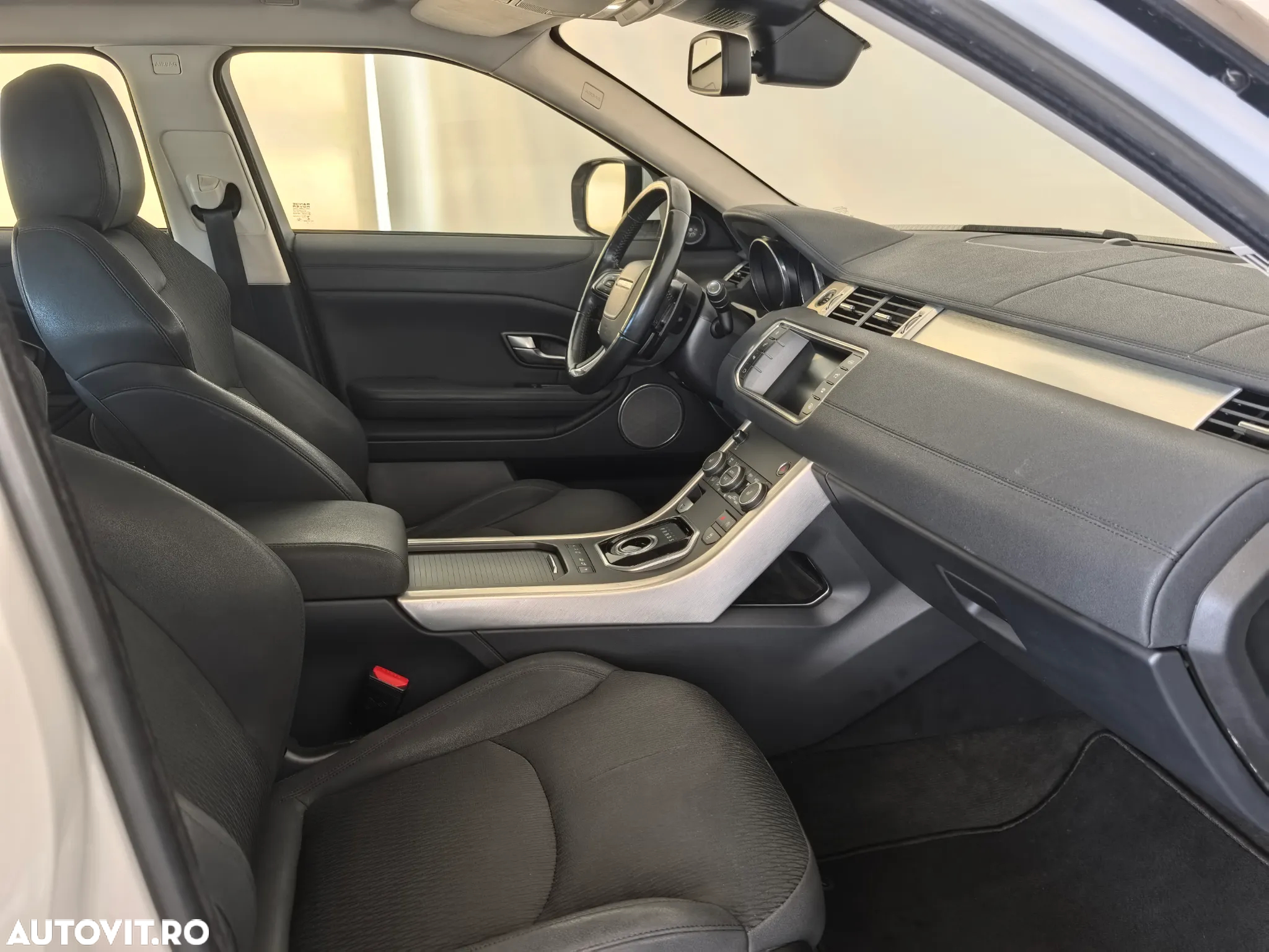Land Rover Range Rover Evoque - 25