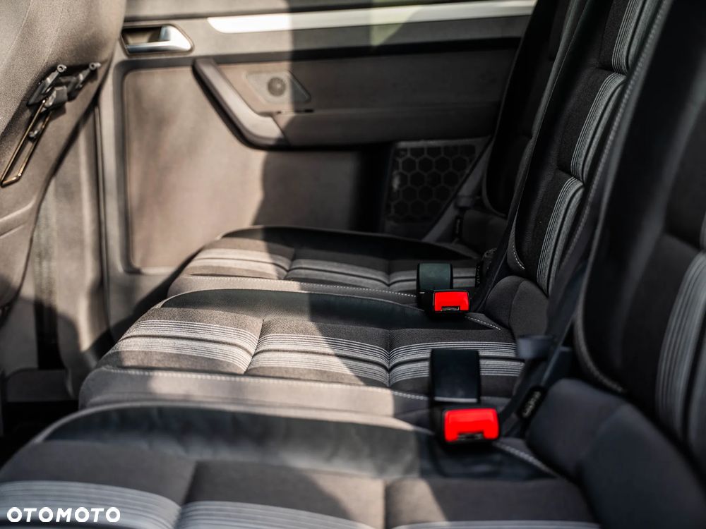 Volkswagen Touran - 32