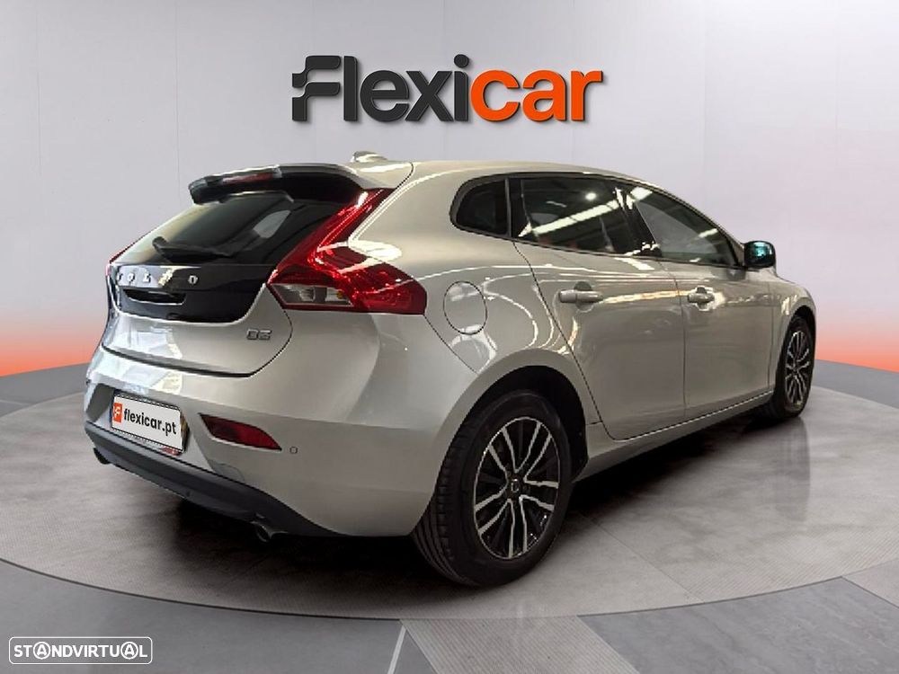 Volvo V40 2.0 D3 Momentum - 4