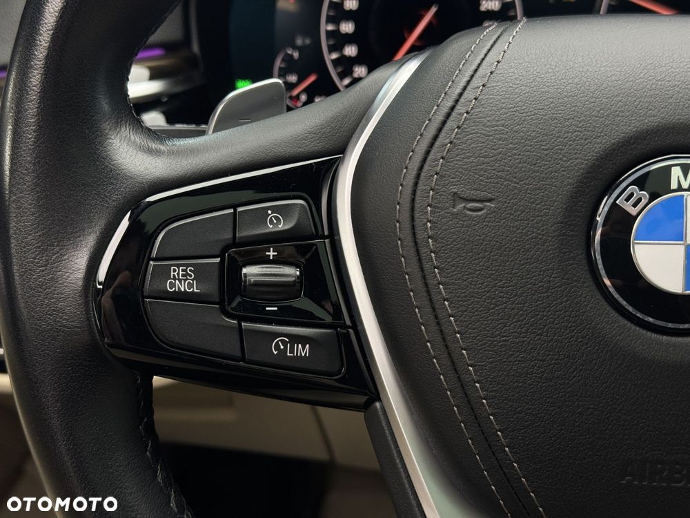 BMW Seria 5 530i xDrive M Sport sport - 25