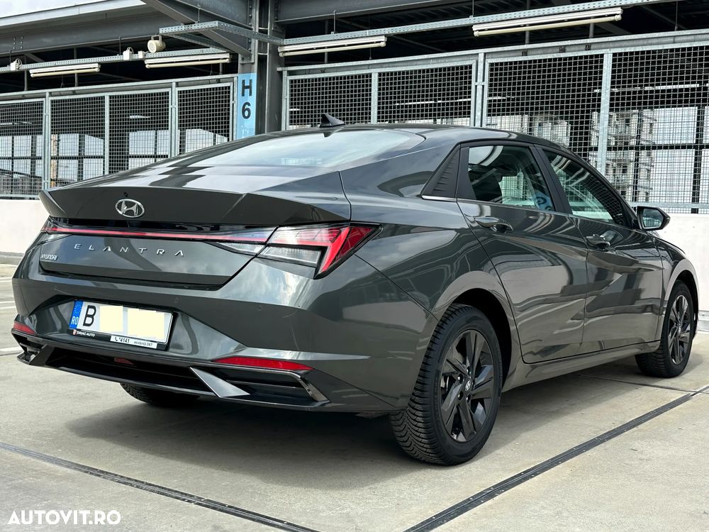 Hyundai Elantra 1.6 l 123 CP 6MT Highway - 6