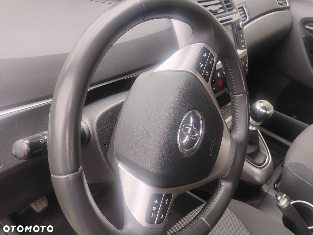 Toyota Verso 2.0 D-4D Active - 19
