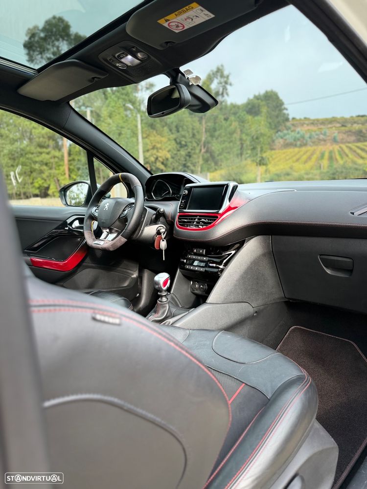 Peugeot 208 GTI 200 THP - 27