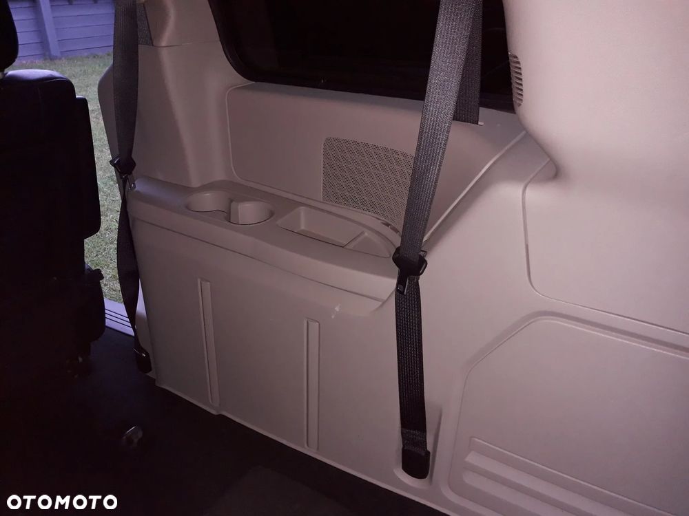 Dodge Grand Caravan - 27
