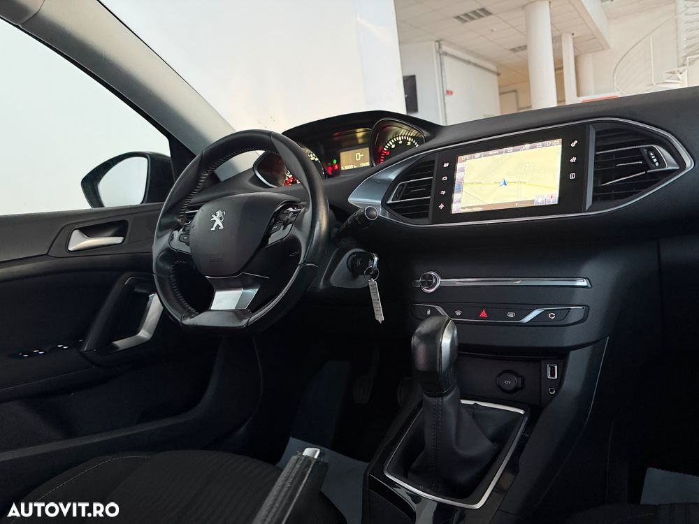 Peugeot 308 SW 1.2 L PureTech Turbo Allure - 9