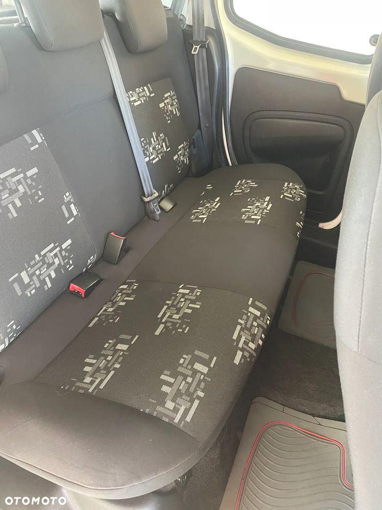 Fiat Fiorino Kombi Adventure - 8