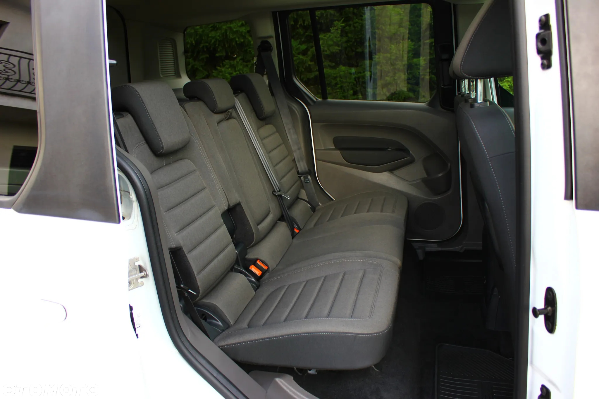 Ford Tourneo Connect 1.5 EcoBlue Titanium - 37