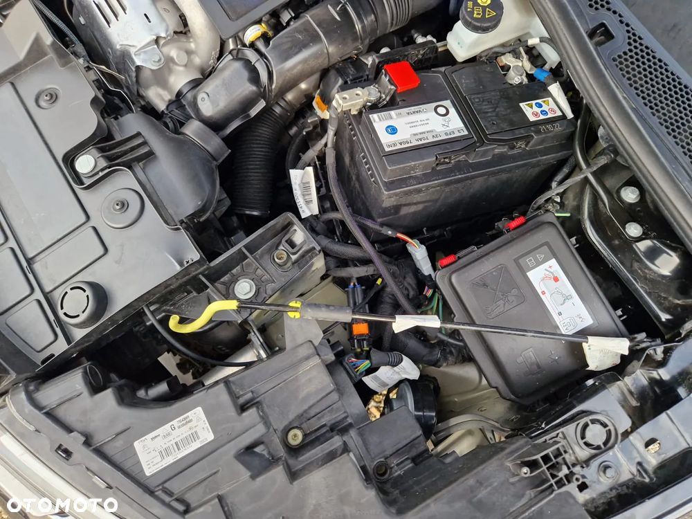 Citroën C4 PureTech 130 Stop&Start EAT8 FEEL PACK - 19